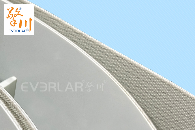 白色PU食品級輸送帶加擋板耐磨耐油食品包裝電子分揀線提升機(jī)皮帶定制