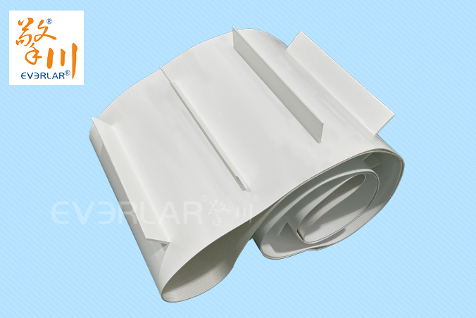 白色PU食品級輸送帶加擋板耐磨耐油食品包裝電子分揀線提升機(jī)皮帶定制