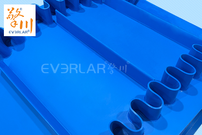 藍色啞光PU輸送帶加擋板裙邊導(dǎo)條食品級自動化生產(chǎn)線定制提升機工業(yè)皮帶