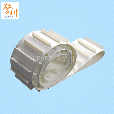 1628904144754201.jpg 流水線爬坡加擋板白色食品PU輸送帶.jpg